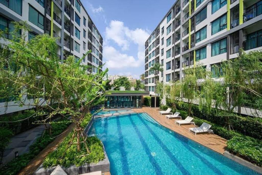 Apartment Sukhumvit 50 Quiet One Bedroom Near Bts Onnut